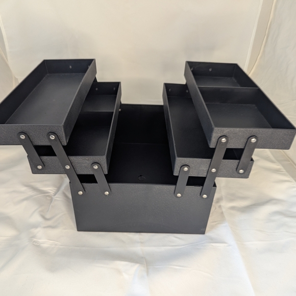 Make-Up Case - Elegant Red Crocodile-Embossed Make-Up Bag - Picture 3 of 10